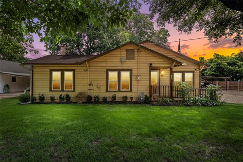 805 S Harrison St, West, TX, 76691-1727 | Card Image