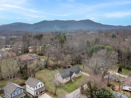 28 Chapel Park Rd, Asheville, NC, 28803-1511 | Card Image