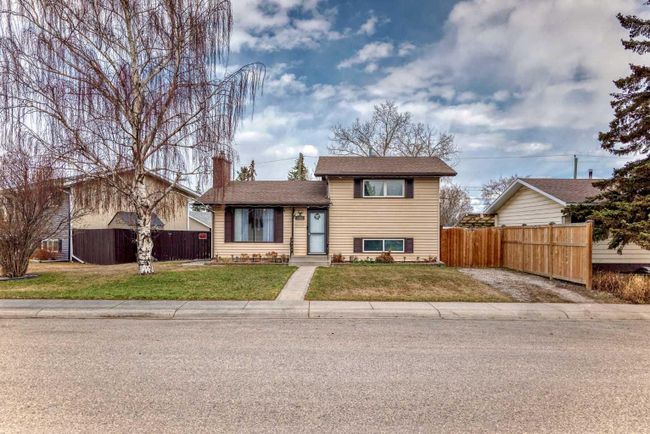 1328 Pennsburg Road Se, Home with 3 bedrooms, 2 bathrooms and 4 parking in Calgary AB | Image 49