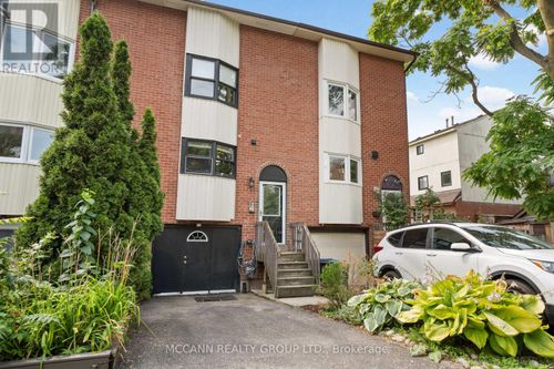17 Sydenham St, Toronto, ON, M5A4H4 | Card Image