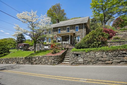 48 Montrose Station Rd, Montrose, NY, 10548-1017 | Card Image