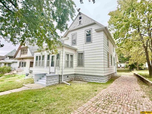 1021 6th St, Fairbury, NE, 68352-2414 | Card Image