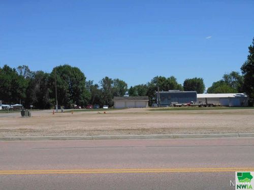 903 E Main St, Elk Point, SD, 57025 | Card Image
