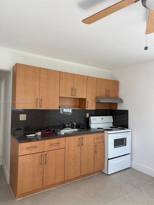 1-242 Sw 11th St, Dania Beach, FL, 33004 | Card Image