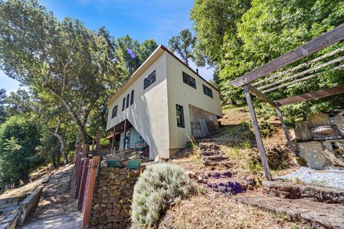 77 Bosque Ave, Fairfax, CA, 94930-2232 | Card Image