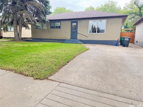 322 Vancouver Ave S, Saskatoon, SK, S7M3N1 | Card Image