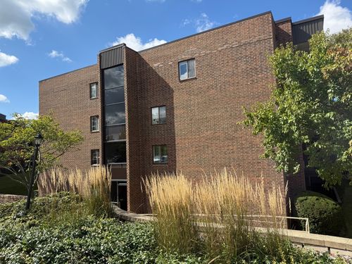 apt-203-650 Whitney Ct, Gurnee, IL, 60031-3838 | Card Image