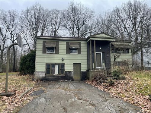 1316 Skyline Dr, Hermitage, PA, 16148-6740 | Card Image