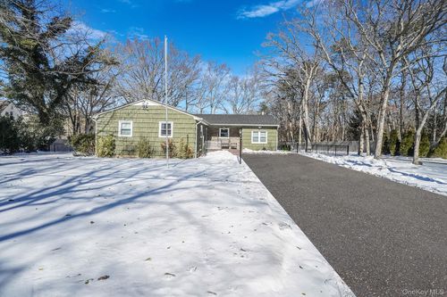 29 Wrana St, Medford, NY, 11763-3551 | Card Image