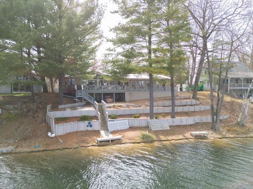 7841 Peninsular Dr, Farwell, MI, 48622-9495 | Card Image