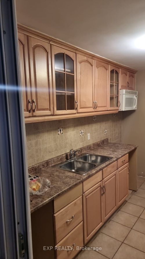 2nd-flr-841 Runnymede Rd, York, ON, M6N3W1 | Card Image