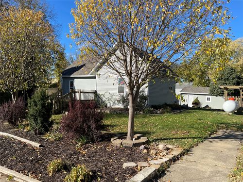 300 Center St, Searsboro, IA, 50242-7515 | Card Image