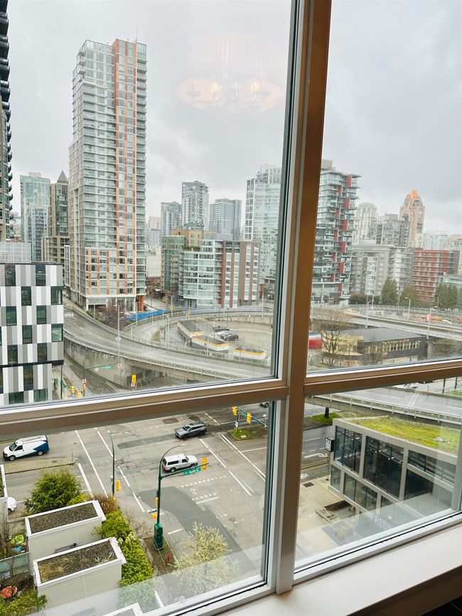 1202 - 1455 Howe St, Condo with 1 bedrooms, 0 bathrooms and 1 parking in Vancouver BC | Image 6