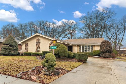 16W648 89th Pl, Willowbrook, IL, 60527-6001 | Card Image