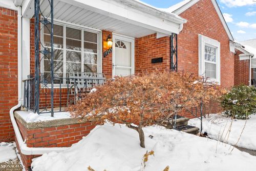 19265 Tyrone St, Harper Woods, MI, 48225-2427 | Card Image