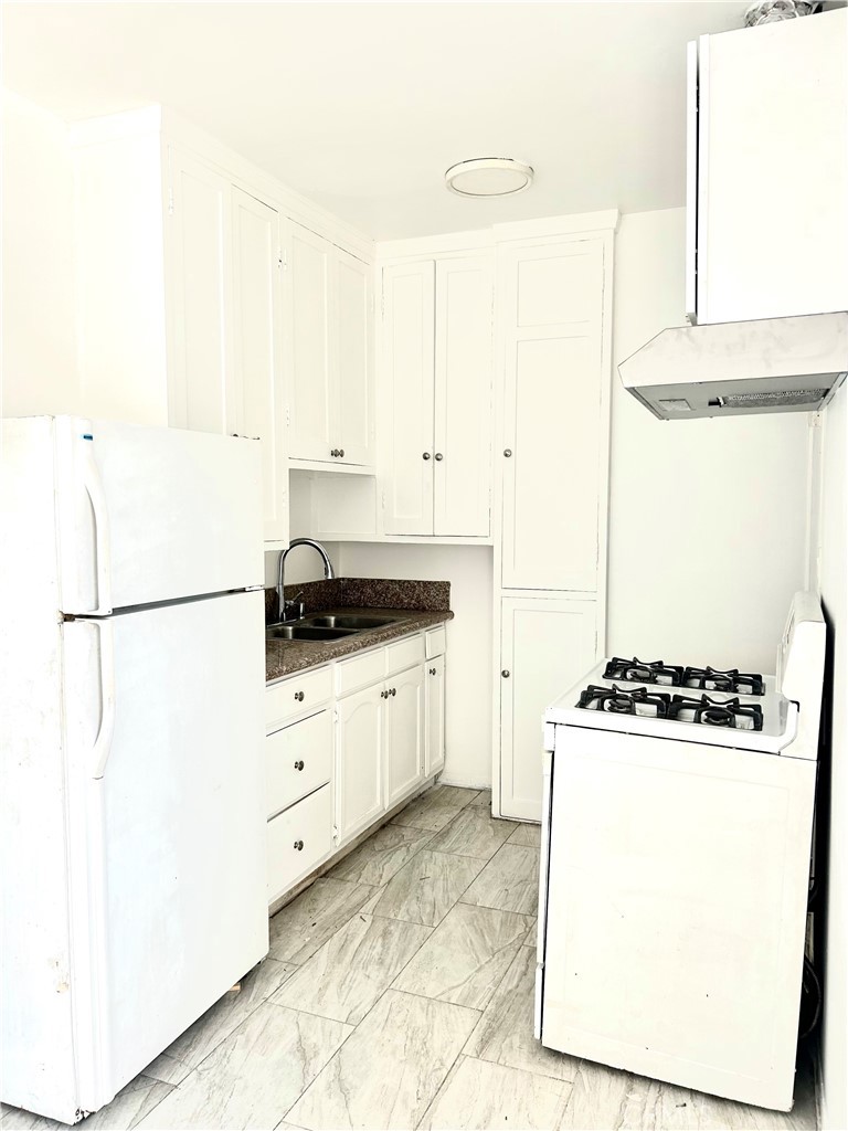 Residential Lease in Los Angeles 4