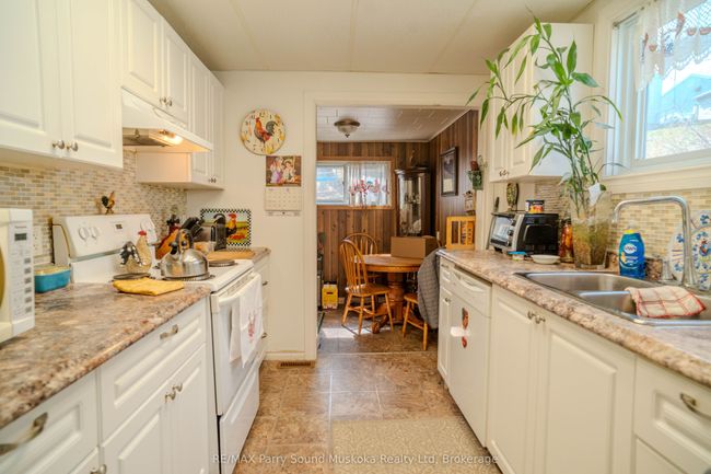12 Riverdale Rd, House other with 2 bedrooms, 1 bathrooms and 4 parking in Parry Sound ON | Image 4