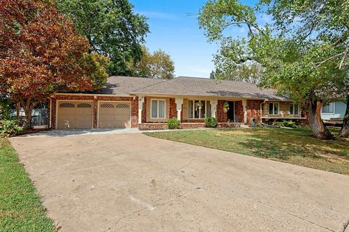661 N Oak Ct, Derby, KS, 67037 | Card Image