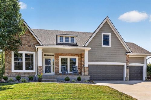 6101 Lakecrest Dr, Shawnee, KS, 66218-9286 | Card Image