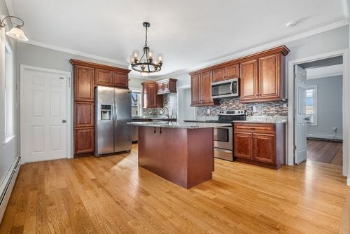 9 Cyrus St, Wakefield, MA, 01880-3311 | Card Image