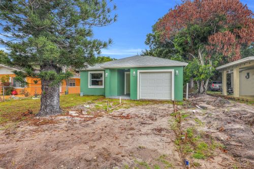 2002 Avenue M, Fort Pierce, FL, 34950-5717 | Card Image