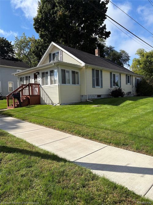435 N Oak St, Fenton, MI, 48430-1903 | Card Image