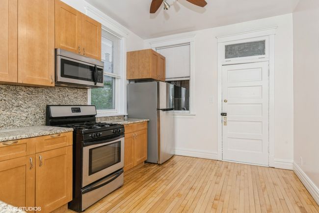 APT-2 - 3256 N Lakewood Ave, Condo with 3 bedrooms, 2 bathrooms and null parking in Chicago IL | Image 6