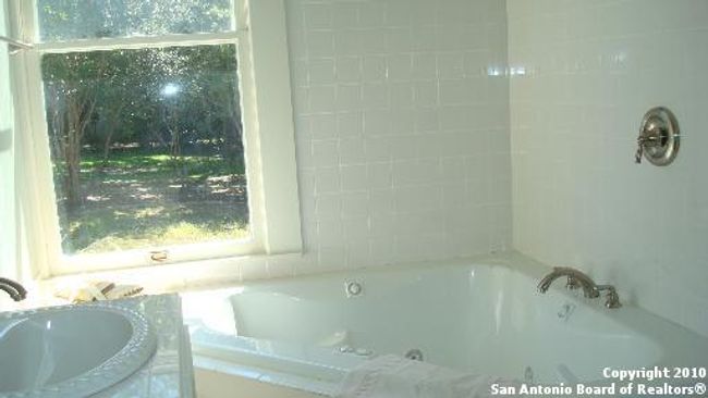 119 Idlewilde Blvd, House other with 2 bedrooms, 3 bathrooms and null parking in Comfort TX | Image 8