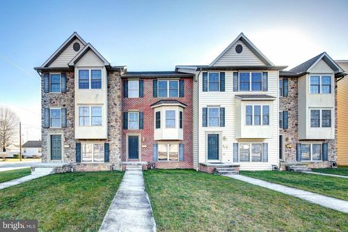 689 E Walnut St, HANOVER, PA, 17331-2050 | Card Image