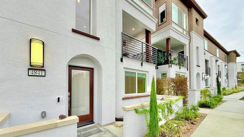 4841 Canyon Vw, San Diego, CA, 92117-6471 | Card Image