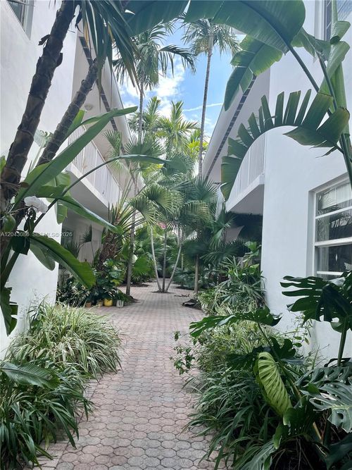 104-901 Meridian Ave, Miami Beach, FL, 33139-8405 | Card Image