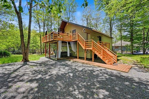 141 Lehigh River Dr S, Clifton Township, PA, 18424-9092 | Card Image