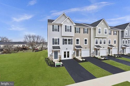 19 Tumblehome Rd, INWOOD, WV, 25428-1390 | Card Image