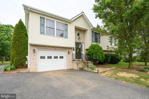 73 Paragon Dr, Bunker Hill, WV, 25413-3565 | Card Image