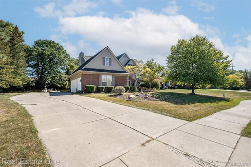 785 Akehurst Ln, White Lake, MI, 48386-3388 | Card Image