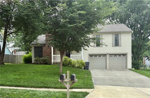 819 E Northview Street, Olathe, KS, 66061 | Card Image