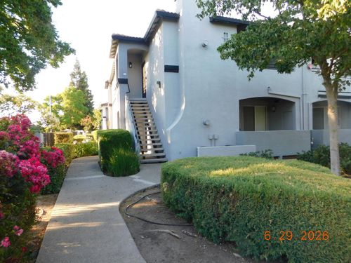15-5201 Laguna Oaks Dr, Elk Grove, CA, 95758-7318 | Card Image