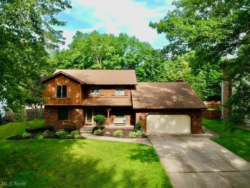 220 Fox Run, Cortland, OH, 44410-1174 | Card Image
