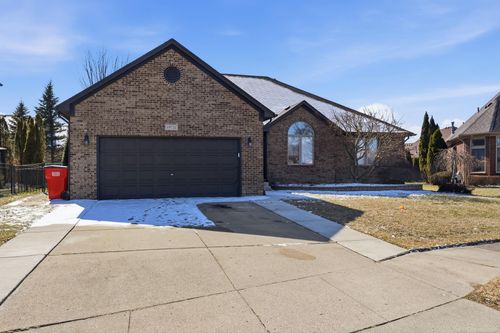 19732 Fillmore Dr, Macomb, MI, 48044-5933 | Card Image