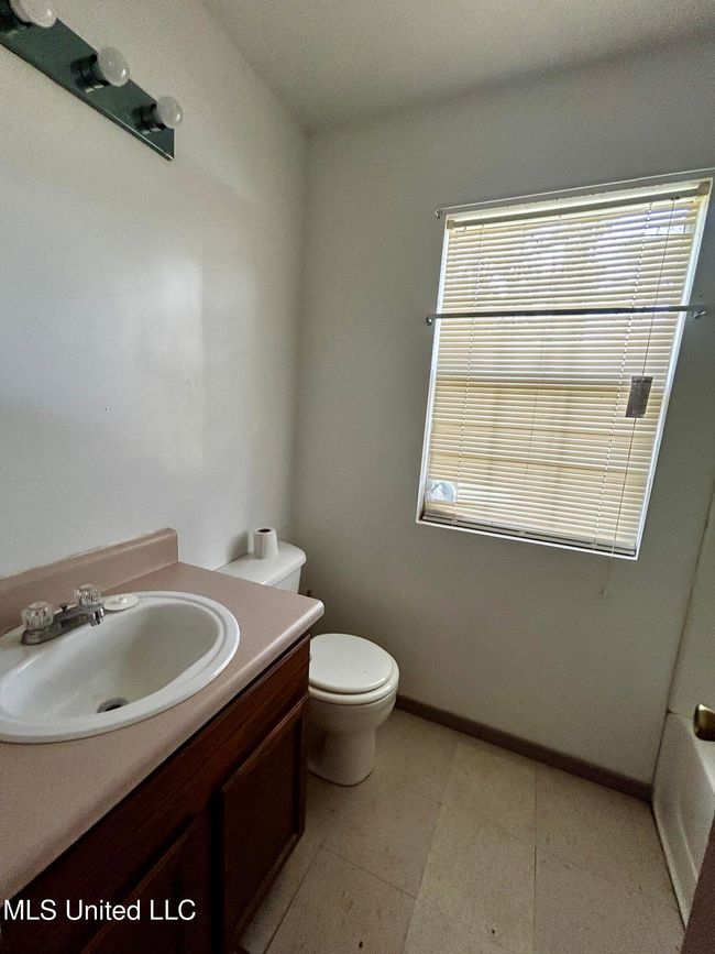 588 church st restroom | Image 8