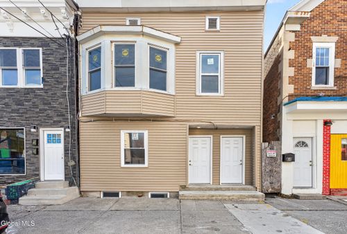 70 N Lake Ave, Albany, NY, 12206-2517 | Card Image