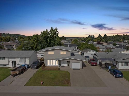 158 Father Mercredi St, House with 4 bedrooms, 3 bathrooms and 8 parking in Fort Mcmurray AB | Card Image