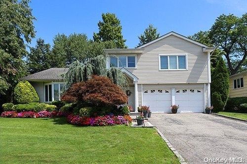 27 Brookfield Rd, Manhasset Hills, NY, 11040-2205 | Card Image