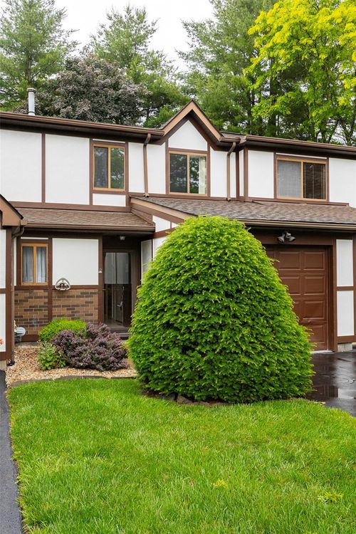 28 Amber Ct, Poughkeepsie, NY, 12603-1062 | Card Image