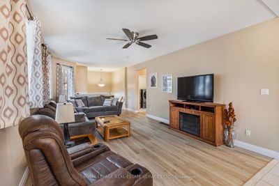 174 White Sands Way, House other with 2 bedrooms, 3 bathrooms and 6 parking in Wasaga Beach ON | Image 3