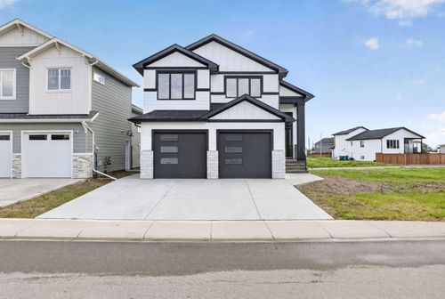 680 Sixmile Cres S, Lethbridge, AB, T1K8G3 | Card Image