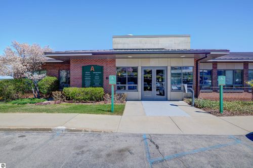 111-4020 Copper View, Traverse City, MI, 49684 | Card Image