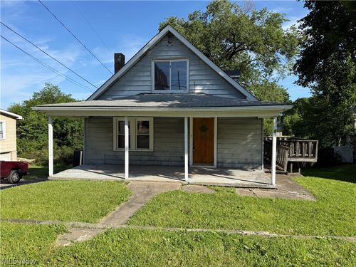 155 Webster Ave, Weirton, WV, 26062-2562 | Card Image