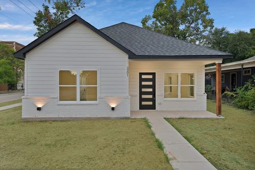 3301 Avenue H, Fort Worth, TX, 76105-2413 | Card Image