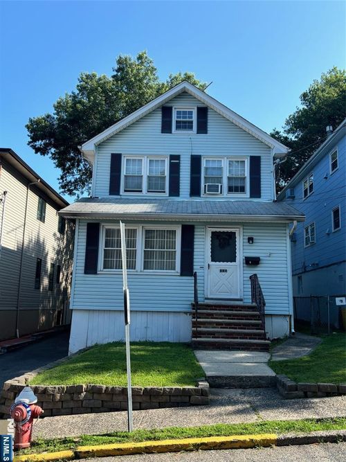 689 Probst Ave, Fairview, NJ, 07022-1058 | Card Image